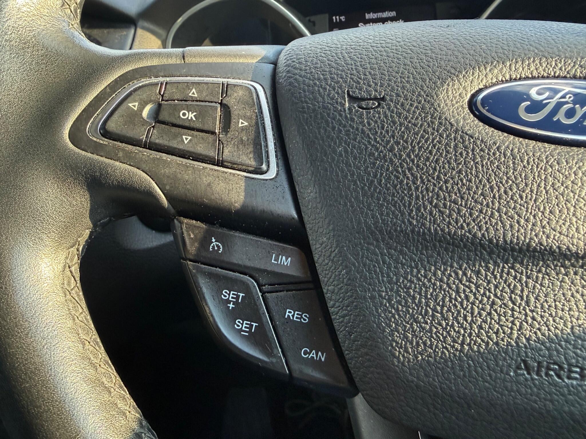 Ford Focus 1.5T EcoBoost Titanium X Euro 6 (s/s) 5dr — photo 107 of 126